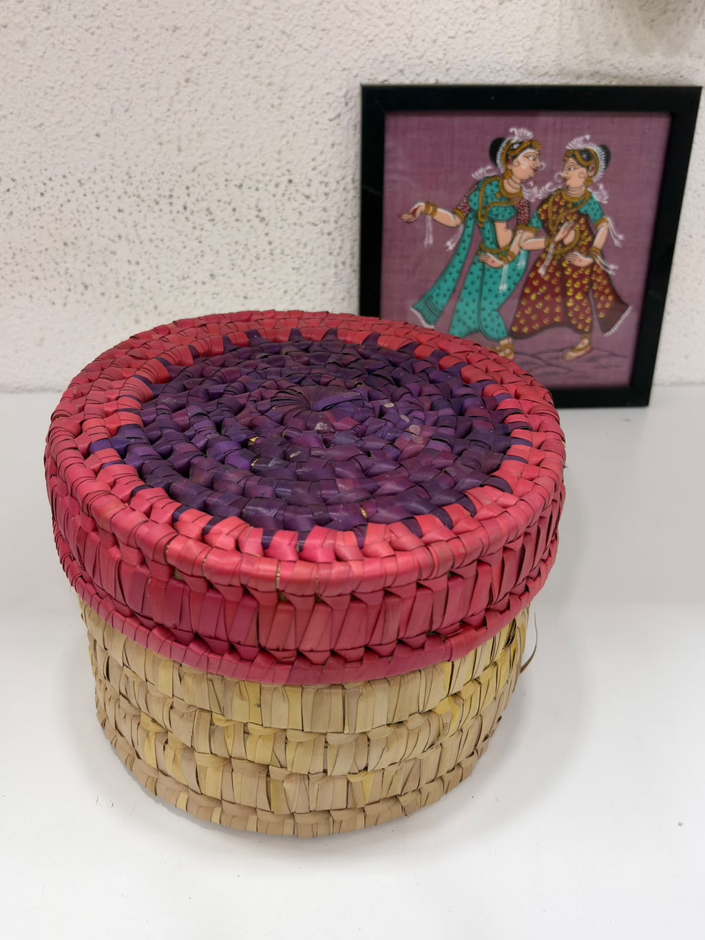 Sabai Grass round gift box pink & purple